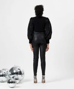 Sweaters Dante 6 Cela Sweater Zwart 224132 900 Black 7 Sweaters Dante 6 Cela Sweater Zwart 224132 900 Black -DORIS S Verkoopwinkel a2447e47f820cc91ab208125a9217588